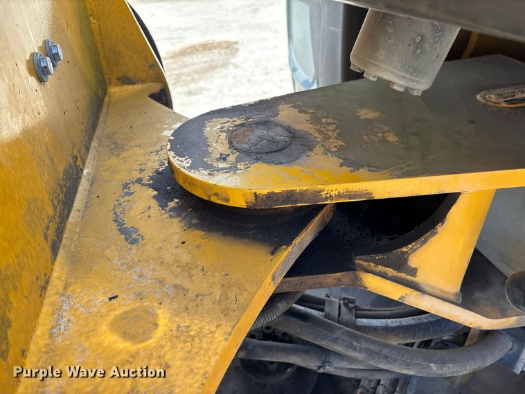 image for item DU0422 2021 John Deere 344L wheel loader