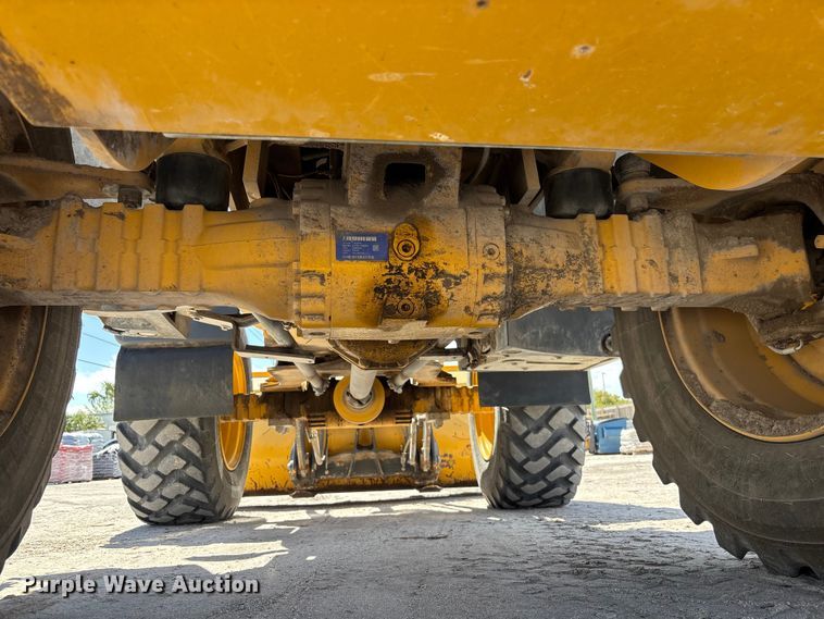 image for item DU0422 2021 John Deere 344L wheel loader