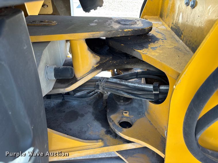 image for item DU0422 2021 John Deere 344L wheel loader