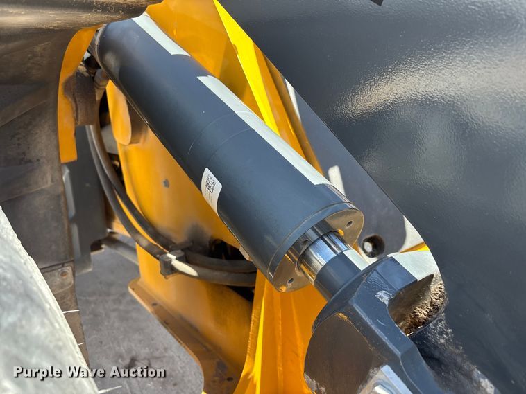 image for item DU0422 2021 John Deere 344L wheel loader