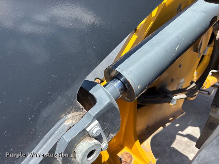 image for item DU0422 2021 John Deere 344L wheel loader