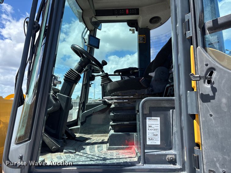 image for item DU0422 2021 John Deere 344L wheel loader