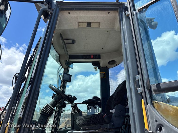 image for item DU0422 2021 John Deere 344L wheel loader