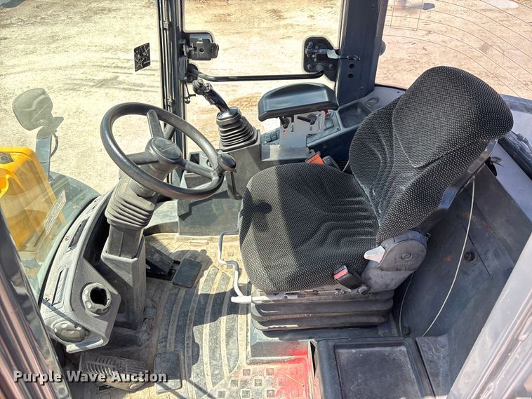 image for item DU0422 2021 John Deere 344L wheel loader