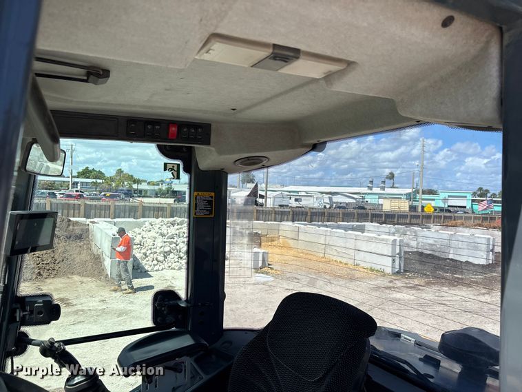 image for item DU0422 2021 John Deere 344L wheel loader