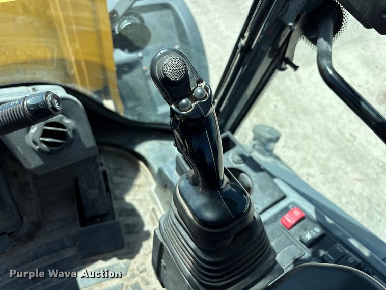 image for item DU0422 2021 John Deere 344L wheel loader