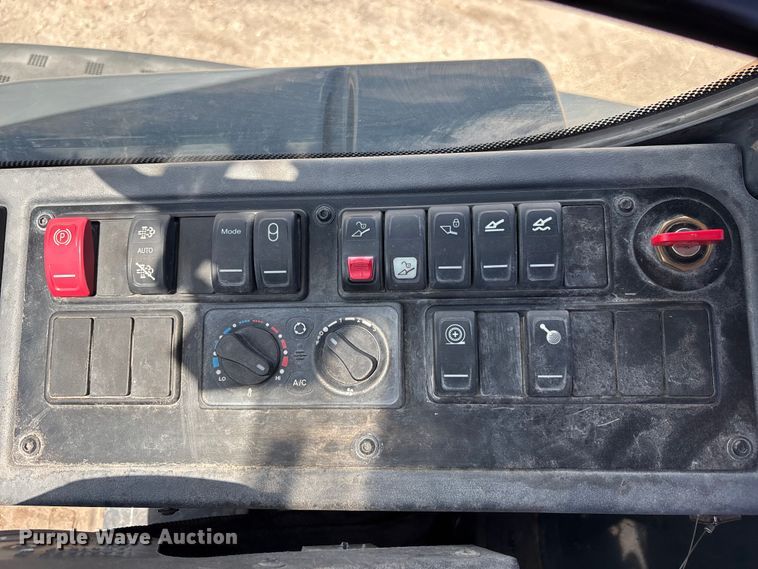 image for item DU0422 2021 John Deere 344L wheel loader