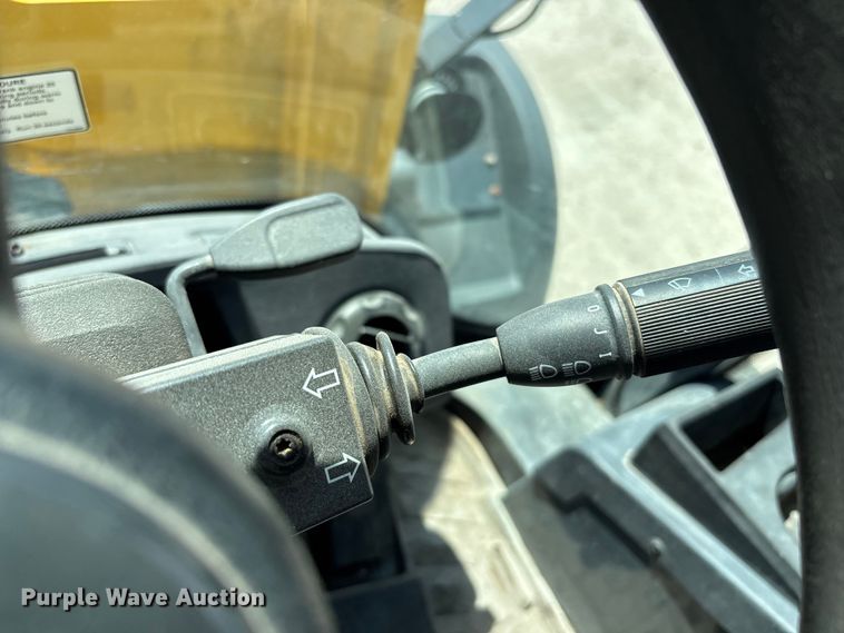 image for item DU0422 2021 John Deere 344L wheel loader