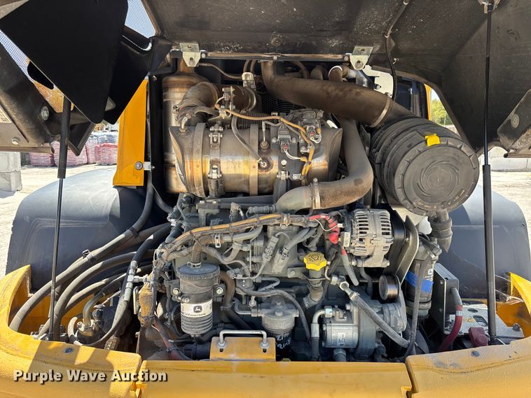 image for item DU0422 2021 John Deere 344L wheel loader