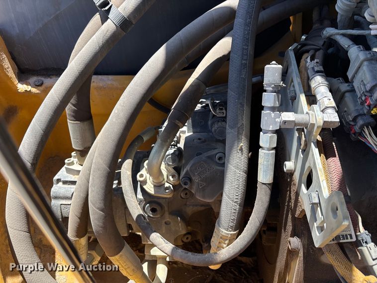 image for item DU0422 2021 John Deere 344L wheel loader