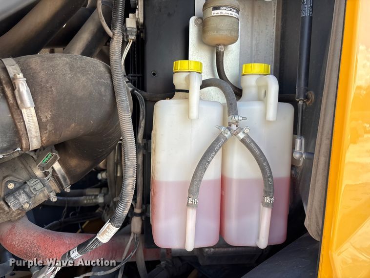 image for item DU0422 2021 John Deere 344L wheel loader