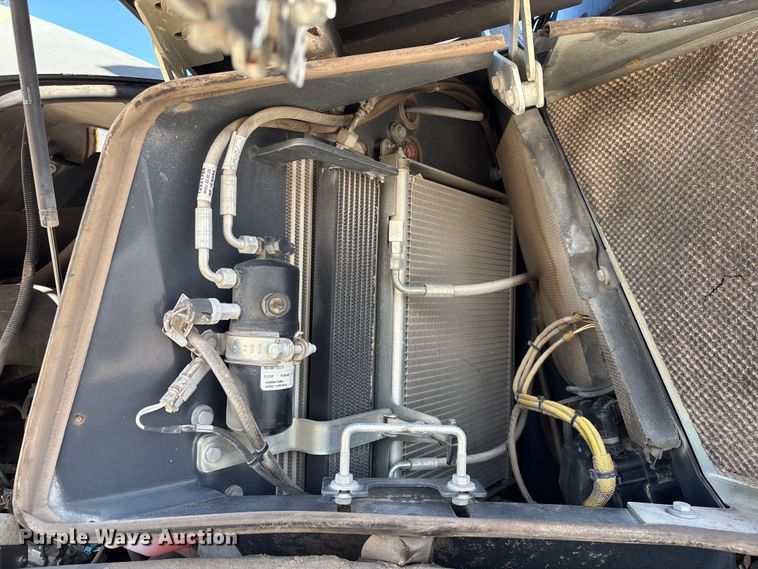 image for item DU0422 2021 John Deere 344L wheel loader