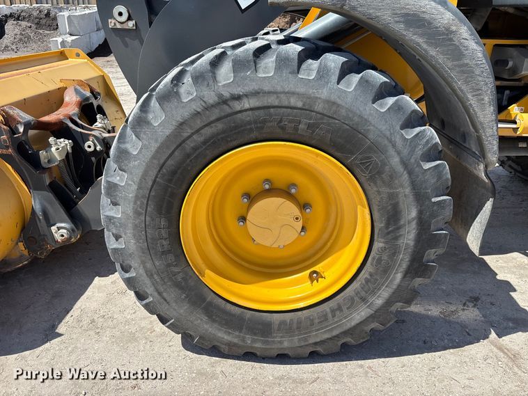 image for item DU0422 2021 John Deere 344L wheel loader