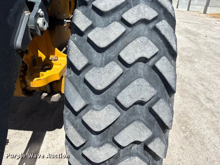image for item DU0422 2021 John Deere 344L wheel loader