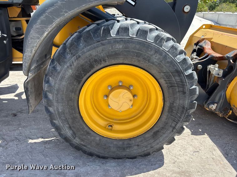 image for item DU0422 2021 John Deere 344L wheel loader