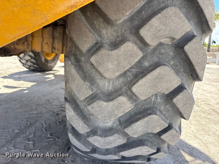 image for item DU0422 2021 John Deere 344L wheel loader