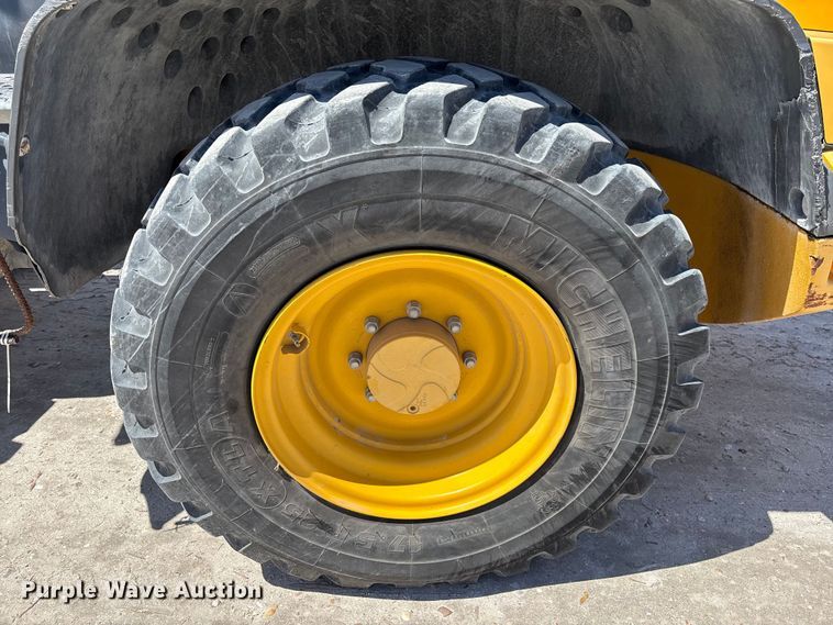 image for item DU0422 2021 John Deere 344L wheel loader