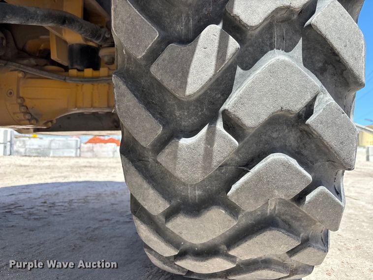 image for item DU0422 2021 John Deere 344L wheel loader