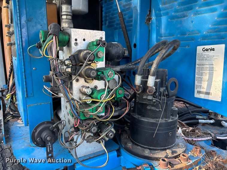 image for item DU0445 2008 Genie S-80 boom lift