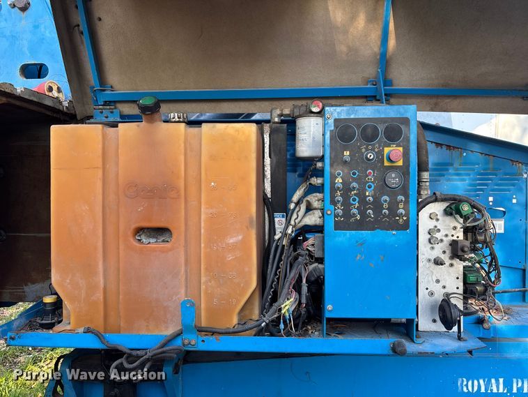 image for item DU0445 2008 Genie S-80 boom lift