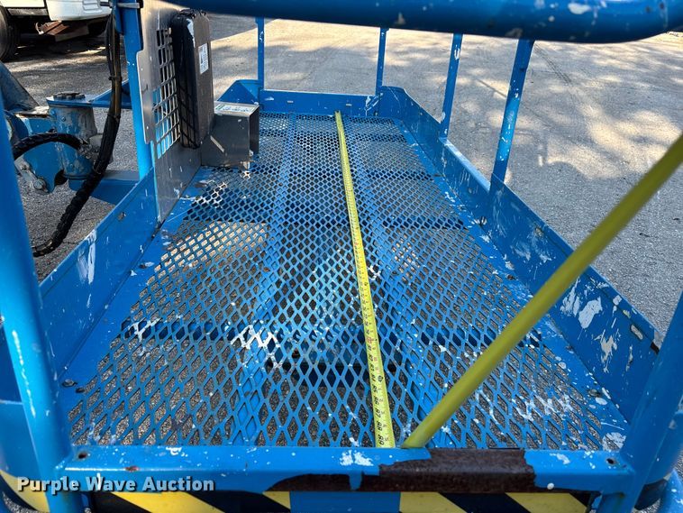 image for item DU0445 2008 Genie S-80 boom lift