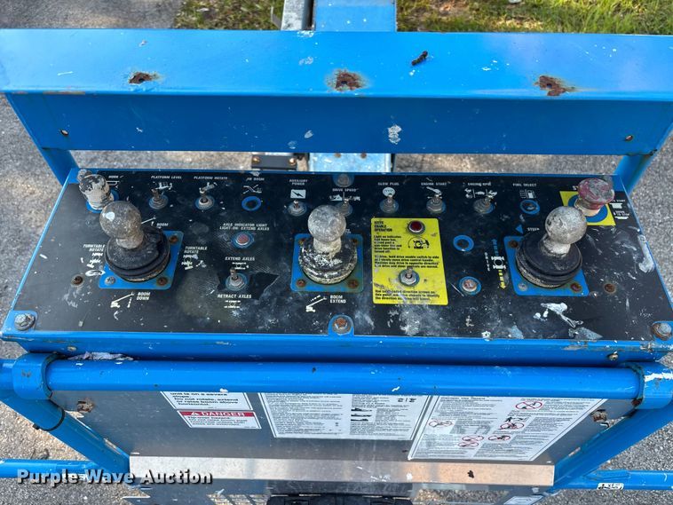 image for item DU0445 2008 Genie S-80 boom lift