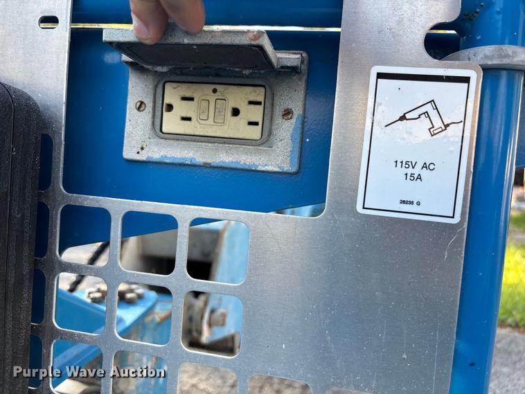 image for item DU0445 2008 Genie S-80 boom lift