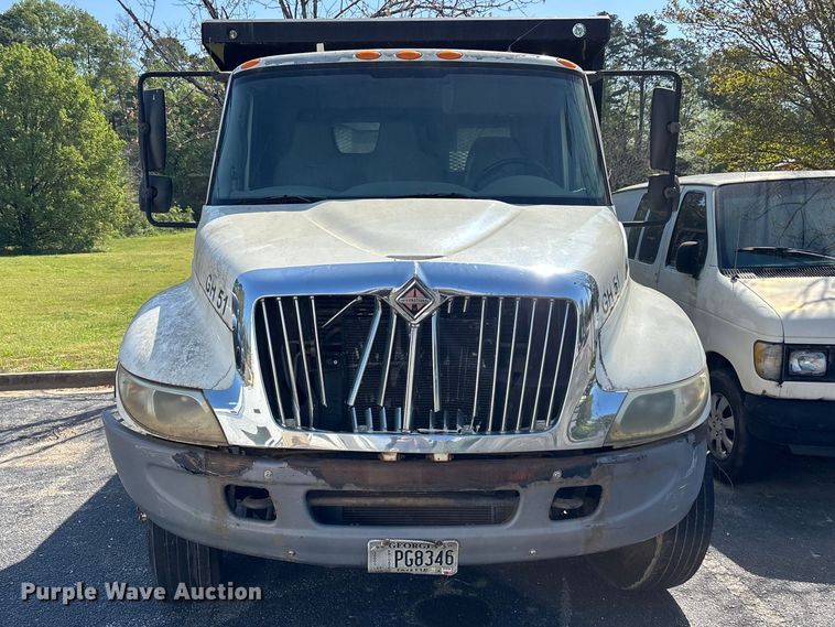 image for item DU0452 2003 International 4300 dump truck