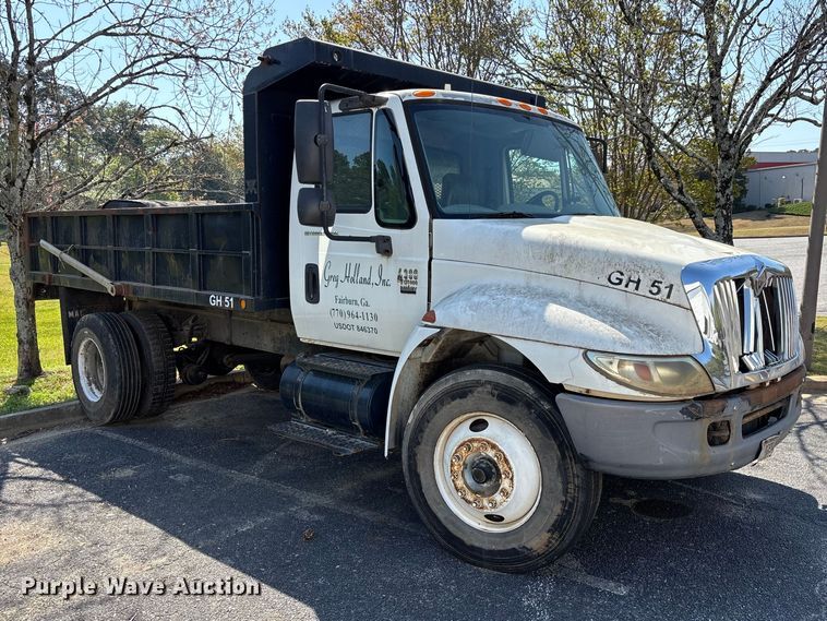 image for item DU0452 2003 International 4300 dump truck