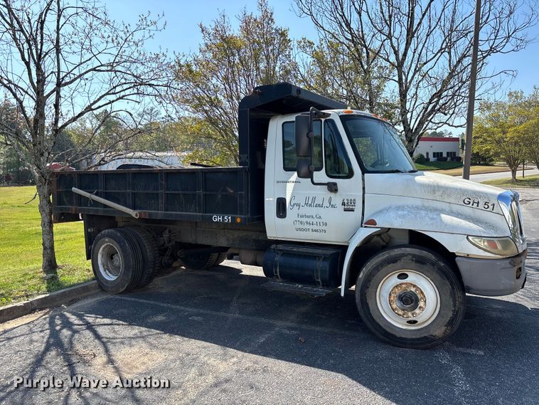 image for item DU0452 2003 International 4300 dump truck
