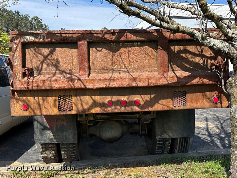 image for item DU0452 2003 International 4300 dump truck