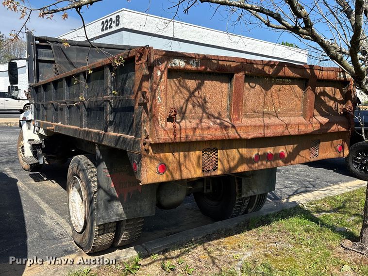 image for item DU0452 2003 International 4300 dump truck