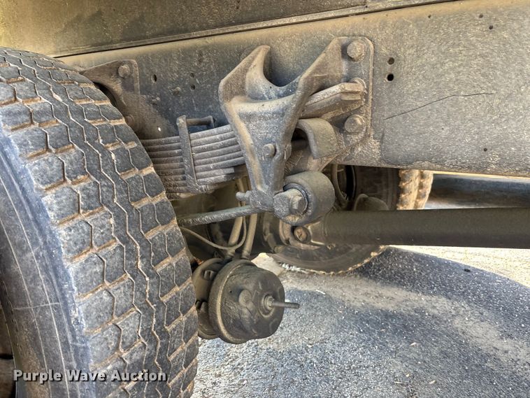 image for item DU0452 2003 International 4300 dump truck