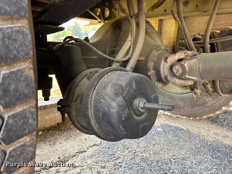 image for item DU0452 2003 International 4300 dump truck