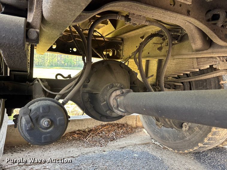 image for item DU0452 2003 International 4300 dump truck