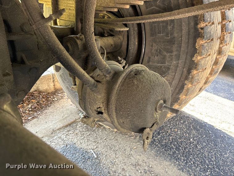 image for item DU0452 2003 International 4300 dump truck