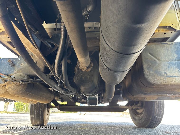 image for item DU0452 2003 International 4300 dump truck