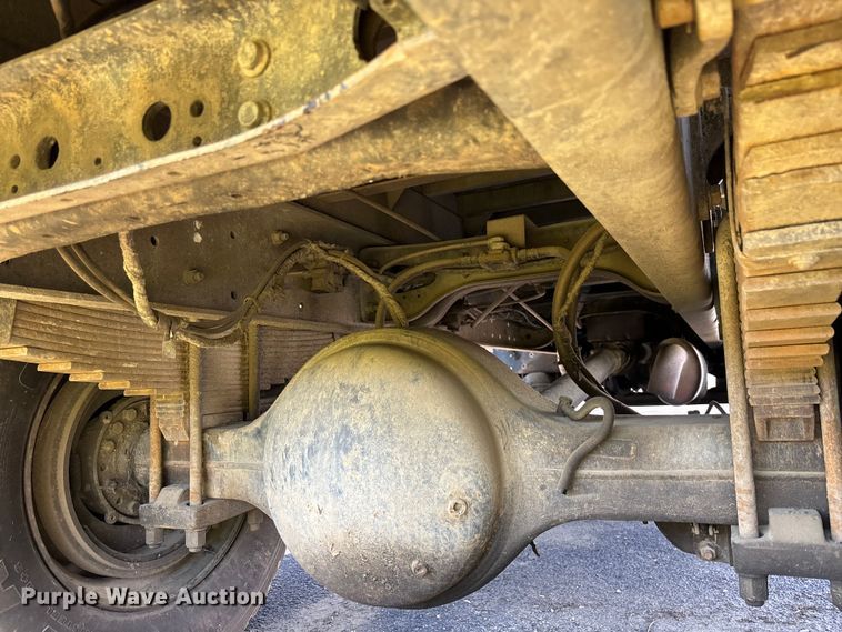 image for item DU0452 2003 International 4300 dump truck