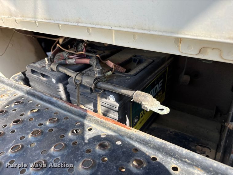 image for item DU0452 2003 International 4300 dump truck