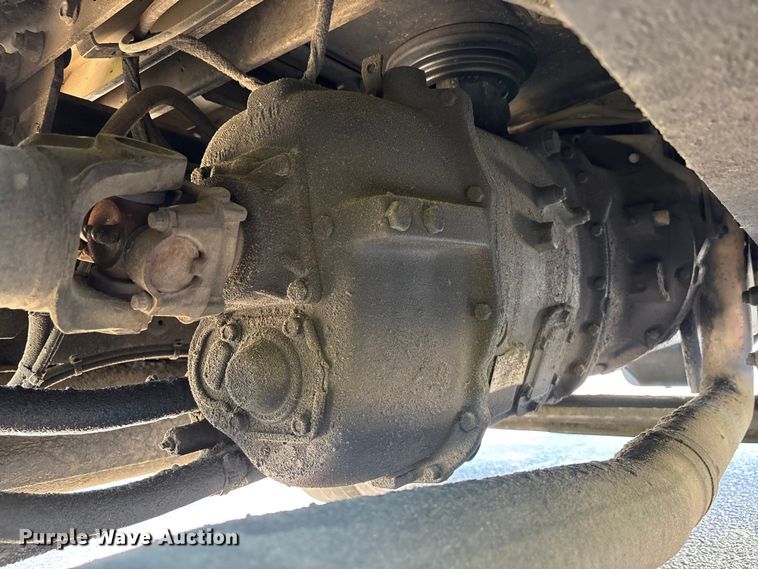 image for item DU0452 2003 International 4300 dump truck