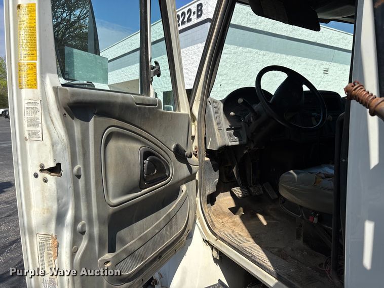 image for item DU0452 2003 International 4300 dump truck