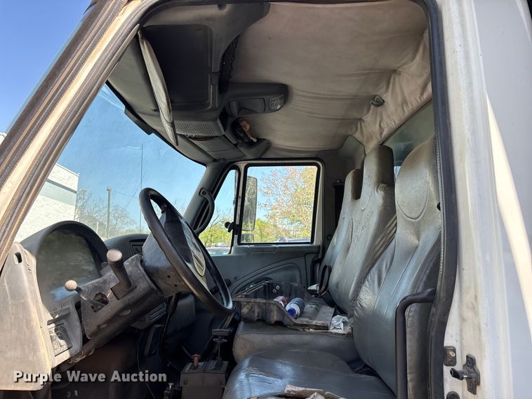 image for item DU0452 2003 International 4300 dump truck