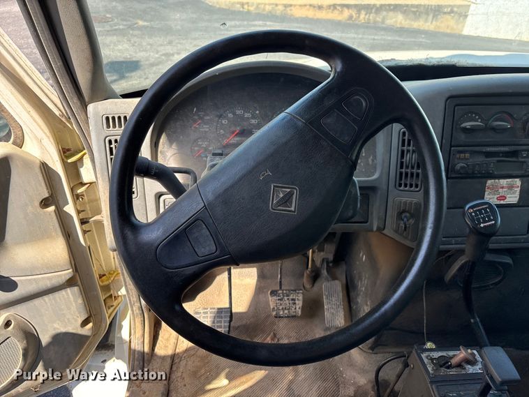 image for item DU0452 2003 International 4300 dump truck