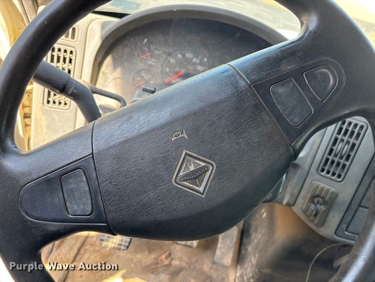 image for item DU0452 2003 International 4300 dump truck