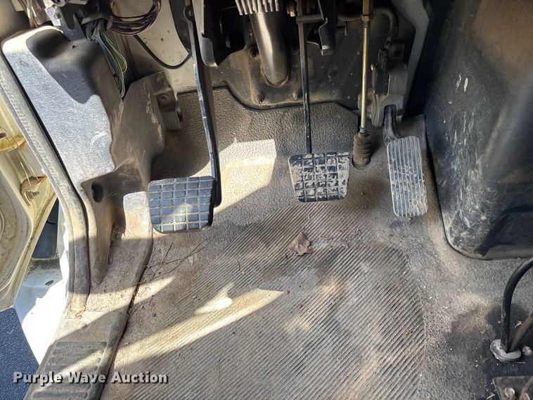 image for item DU0452 2003 International 4300 dump truck