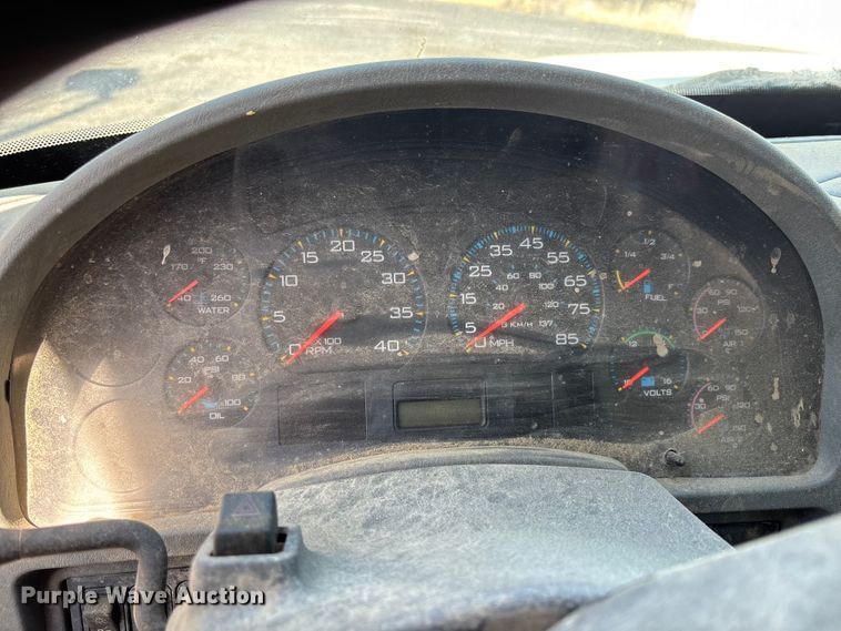 image for item DU0452 2003 International 4300 dump truck