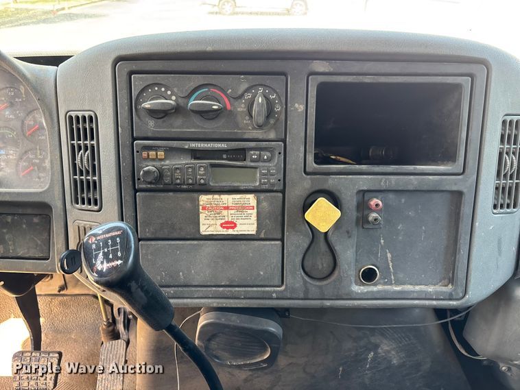 image for item DU0452 2003 International 4300 dump truck