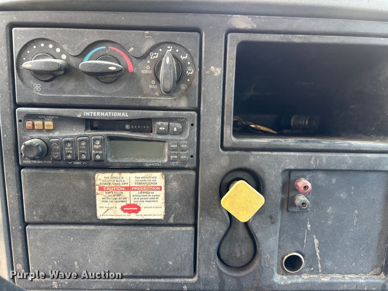 image for item DU0452 2003 International 4300 dump truck