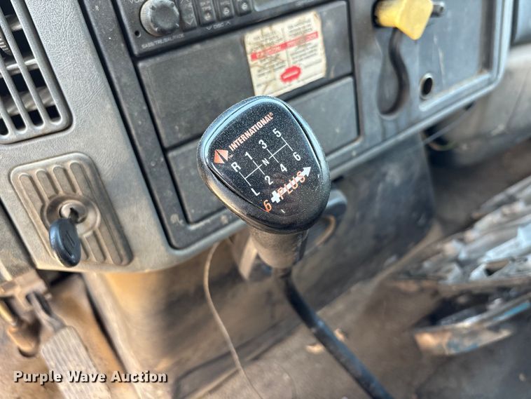 image for item DU0452 2003 International 4300 dump truck