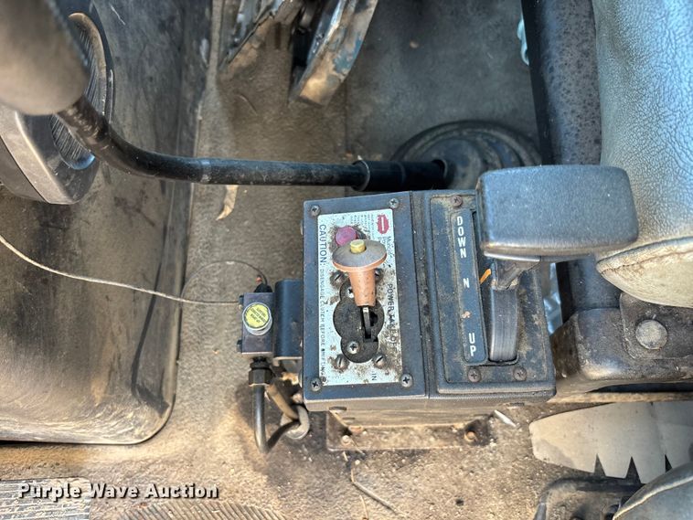 image for item DU0452 2003 International 4300 dump truck